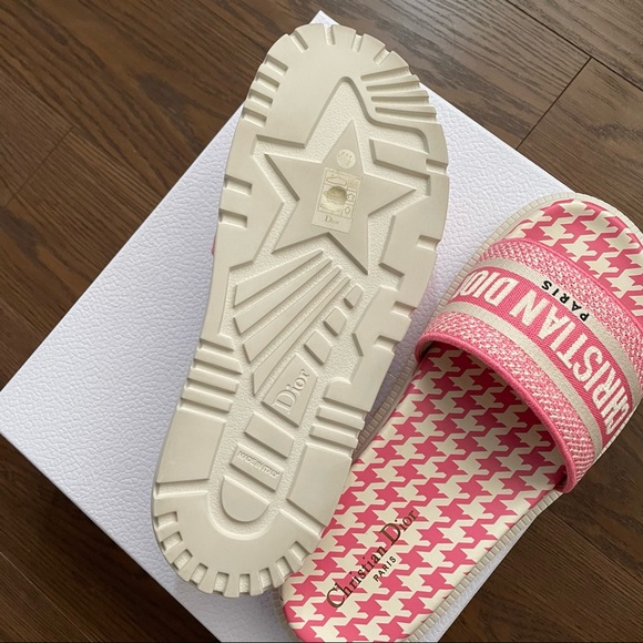New in box Dior logo sandals - Picture 12 of 15
